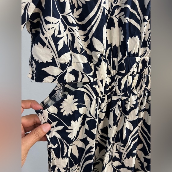 Floral Black and‎ White Dress - Picture 4 of 7